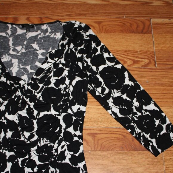 Talbots Black & White Floral Print Top - Size M - Picture 5 of 8